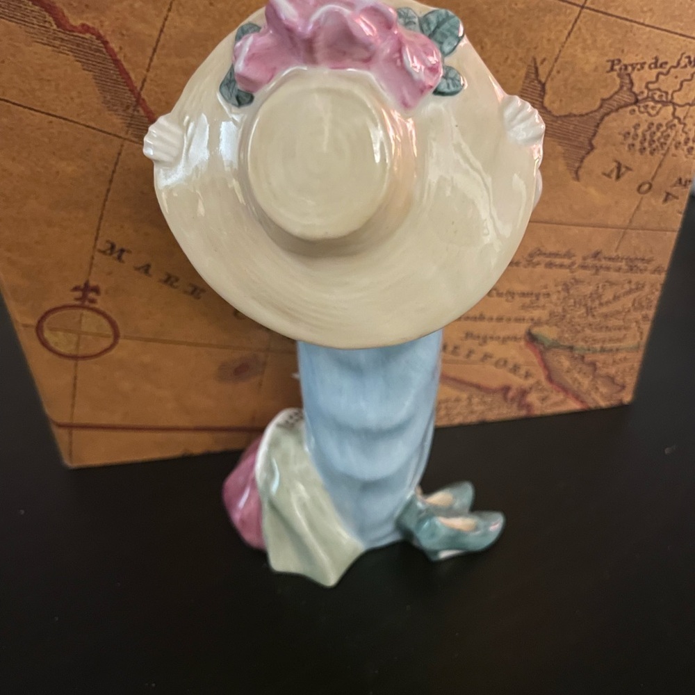 Sweet Royal Doulton HN2225 “Make Believe” figurine. - Picture 5 of 9